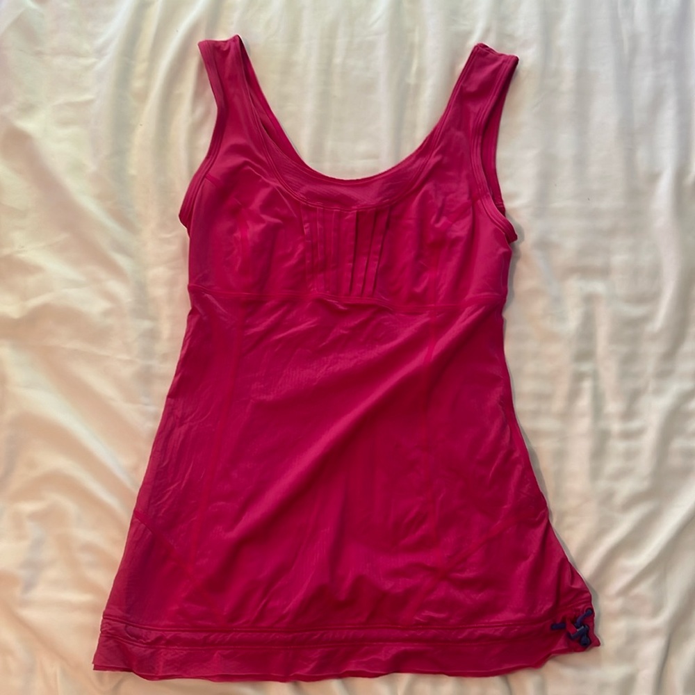 Lululemon sports tank with no built in